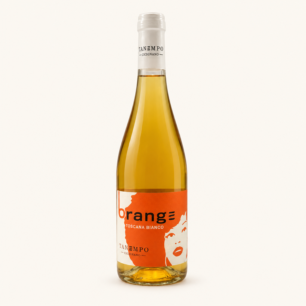 Weinflasche mit orange-weissem Etikett, Orange Toscana Bianco Vanempo Cicignano, Maischegärung, Trebbiano 2022, hellbernsteinfarbener Inhalt.