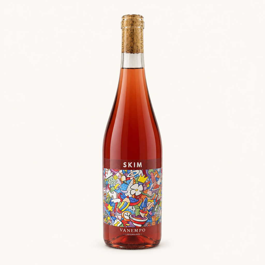 Flasche Roséwein mit farbenfrohem, modernem Etikett mit Schriftzug Skim und Vanempo, Vorder- und Rückansicht mit Etikettendetails. Toskanischer Wein 2023, 750 ml, Korkverschluss.